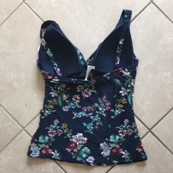 Nwt beautiful swim top, multi fit cup; quality - Picture 5 of 6